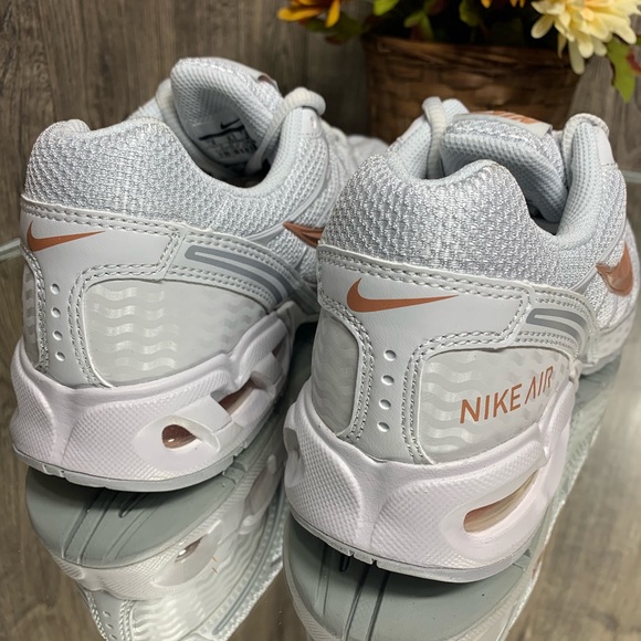 ❤️NWT NIKE WMNS AIR MAX TORCH 4 pure platinum/MLTC - Picture 4 of 8